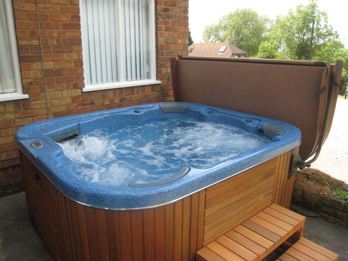 Arden Hill Farmhouse - Hot Tub, Snooker Table, Sleeps 16 스트렛포드-어폰-에이본 외부 사진